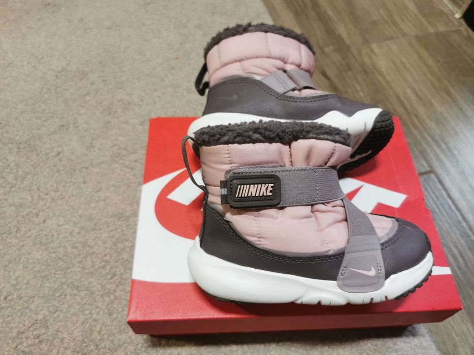 Продавам боти NIKE FLEX ADVANCE BOOT
Измерена стелка от ме