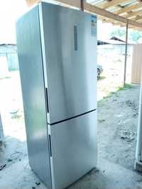 Холодильник в рабочем состоянии большой