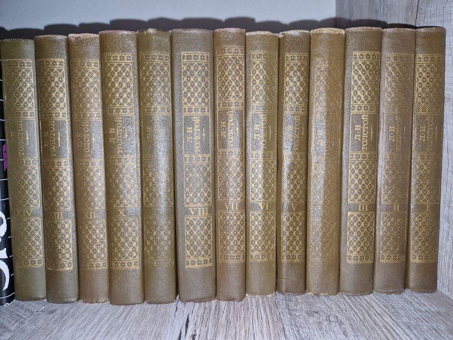 Продам собрание сочинений Л.Н.Толстого; А.П.Чехова