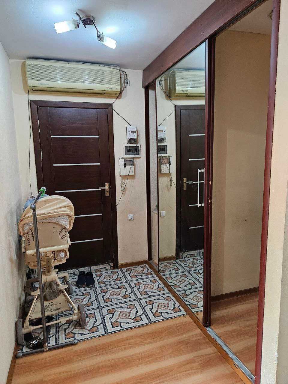 Продаётся квартира в Чиланзар  по улицу Мукумий 1 линия  Без маклера