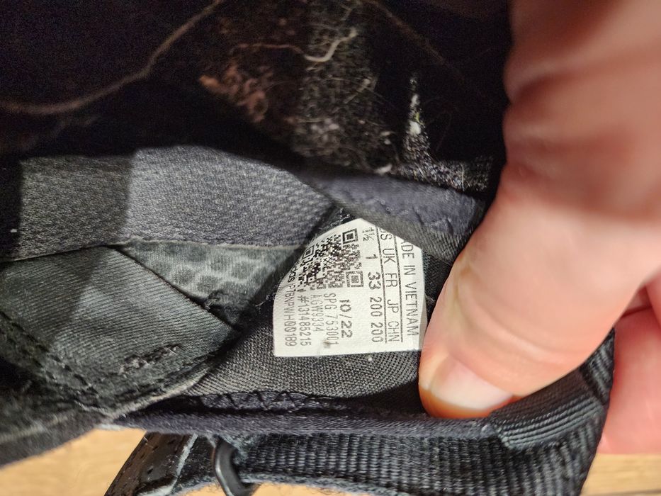 Продам оригинальные Adidas на мальчика