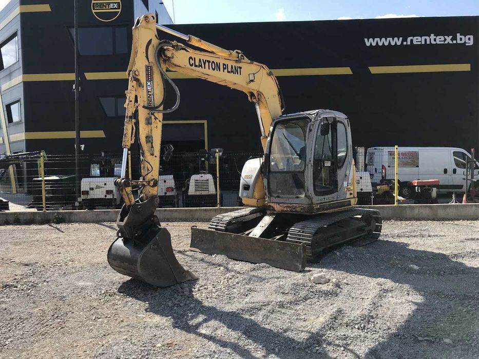 Багер New Holland Kobelco E70SR-1ES 8000кг