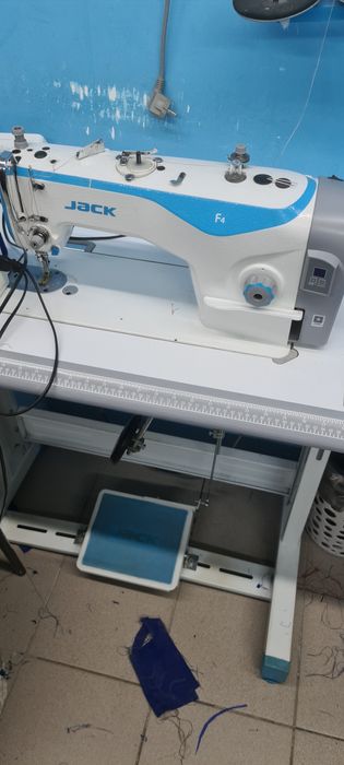 Продам швейную машину