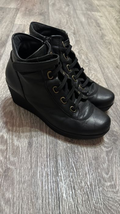 Ботинки женские продам