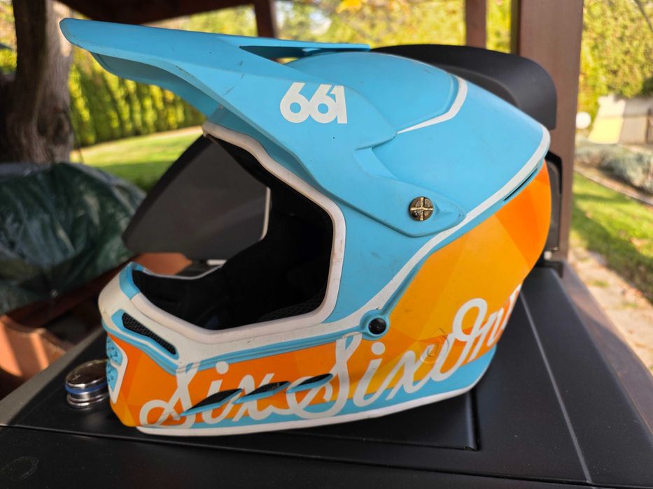 Продавам каска SixSixOne (661) – размер L