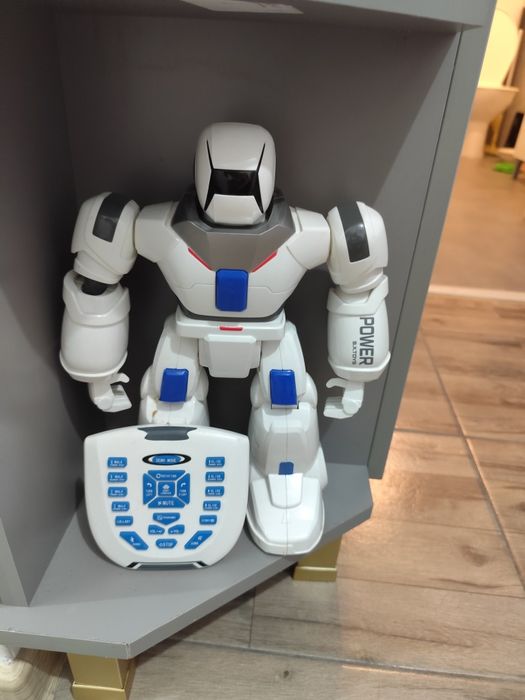 Robot de jucărie cu teleconda