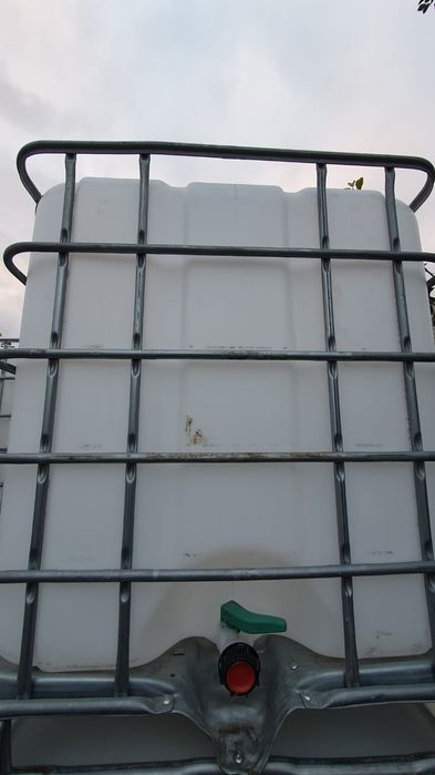 Rezervor IBC plastic de 1000 L