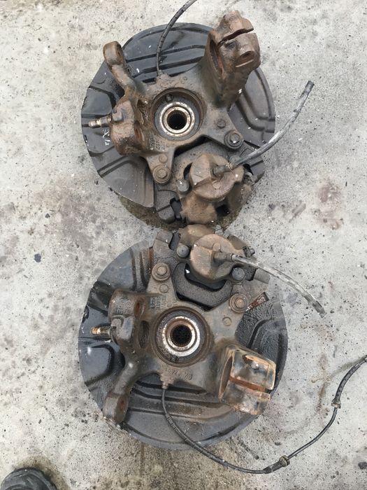 Fuzeta fata stanga dreapta etrieri fata Bmw X3 E83 3.5d Bi-turbo