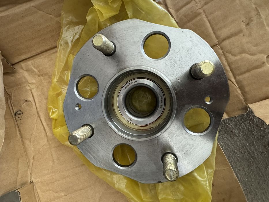 Продам ступичный подшипник на Хонду Аккорд