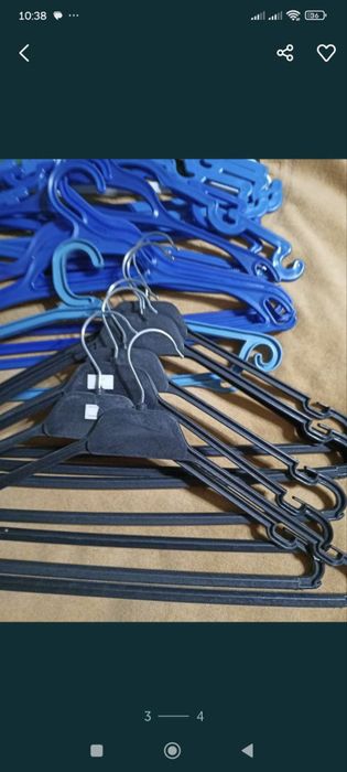 Пластиковые вешалки  60 шт