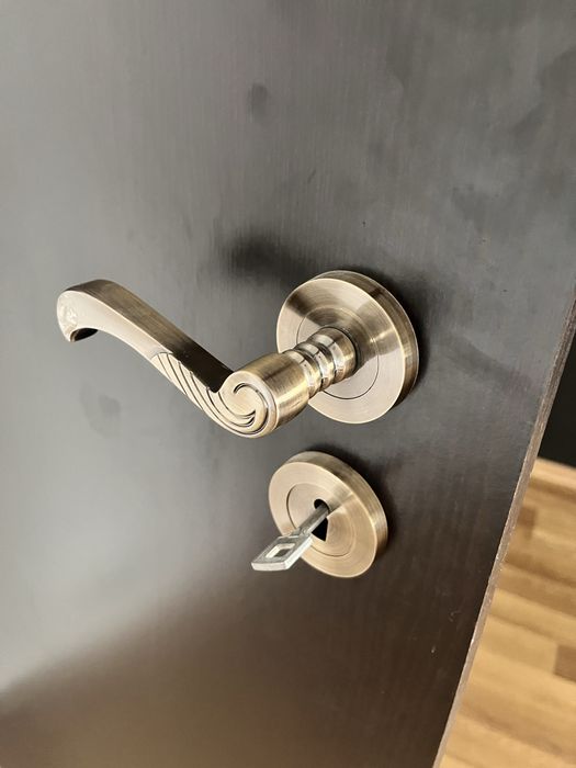 Uși de vânzare în stare bună