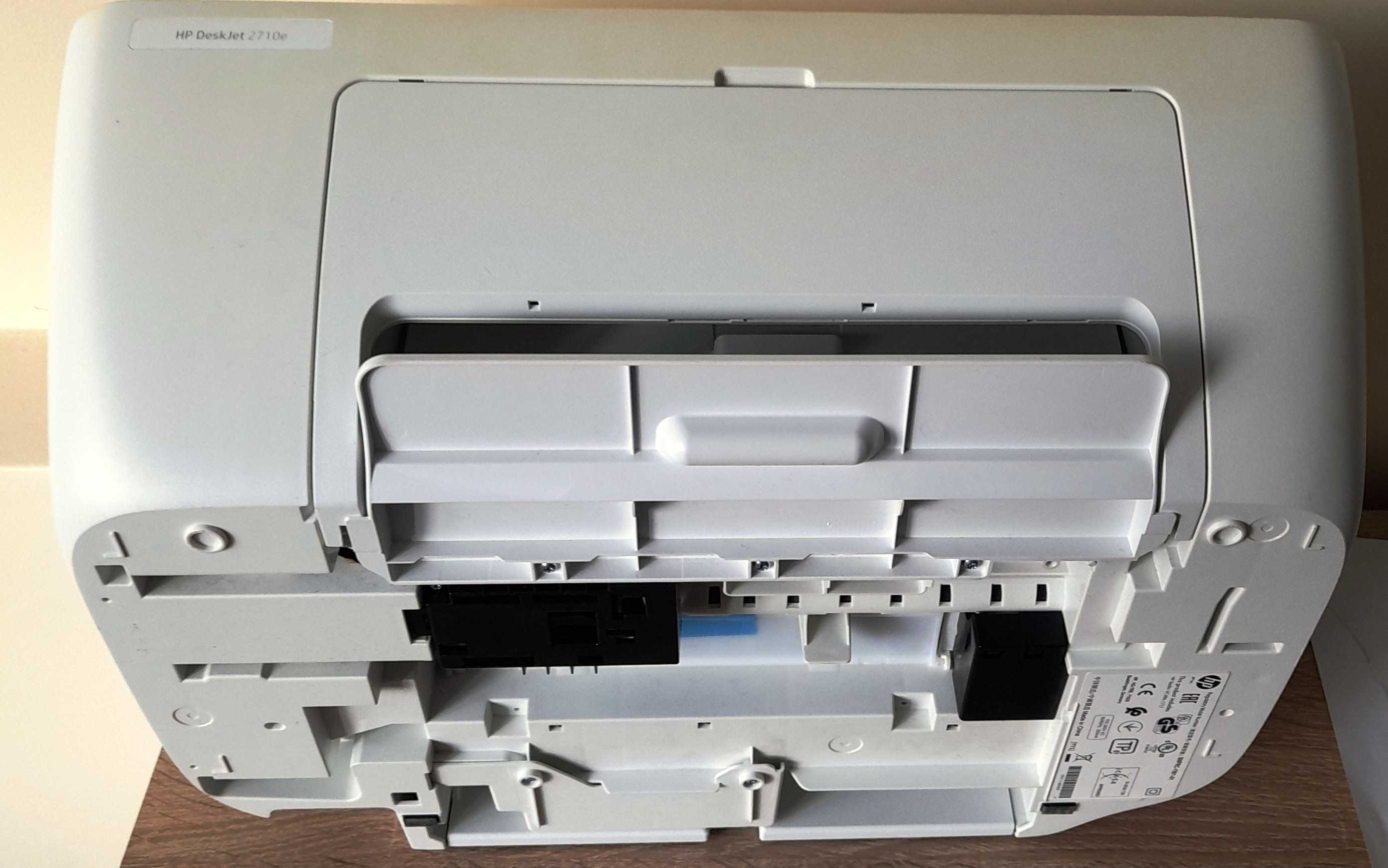 Продавам принтер HP DeskJet 2700e