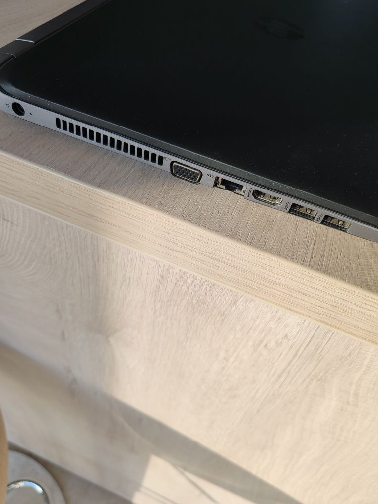 Laptop HP / i7 / 8gb RAM / ssd 240 / 15,6 inch