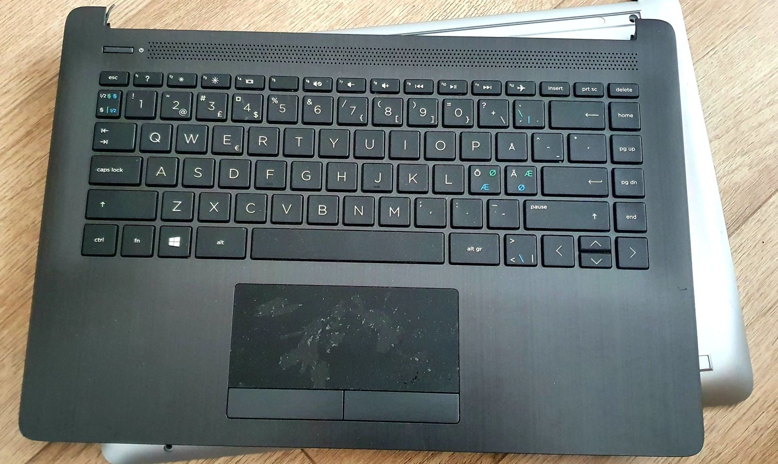 Laptop HP Notebook - 14-cm0004no pentru piese 

HP Notebook - 14-cm000