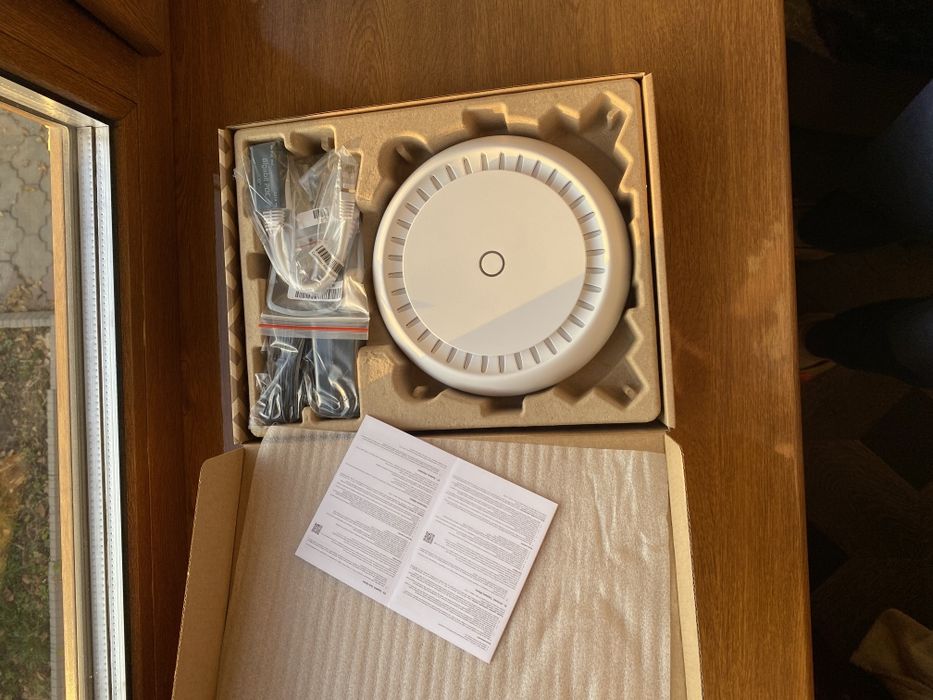 Точка доступа MikroTik RBcAPGi-5acD2nD-XL