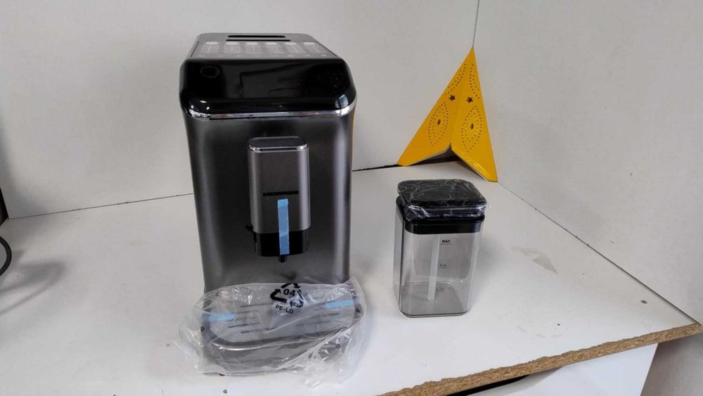 Кафе автомат-машина Heinner 20 бара 1350 W с контейнер за мляко