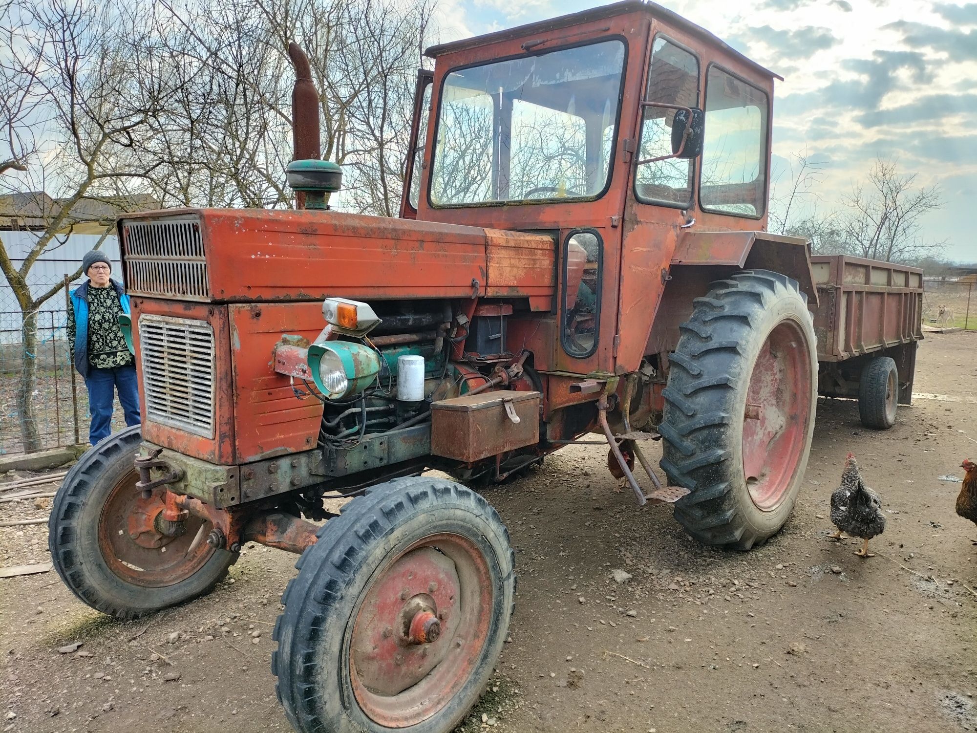 Vând tractor 650 ,plug și disc