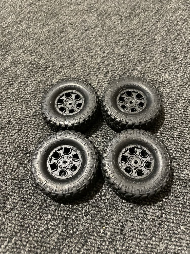 Катерач Axial SCX24