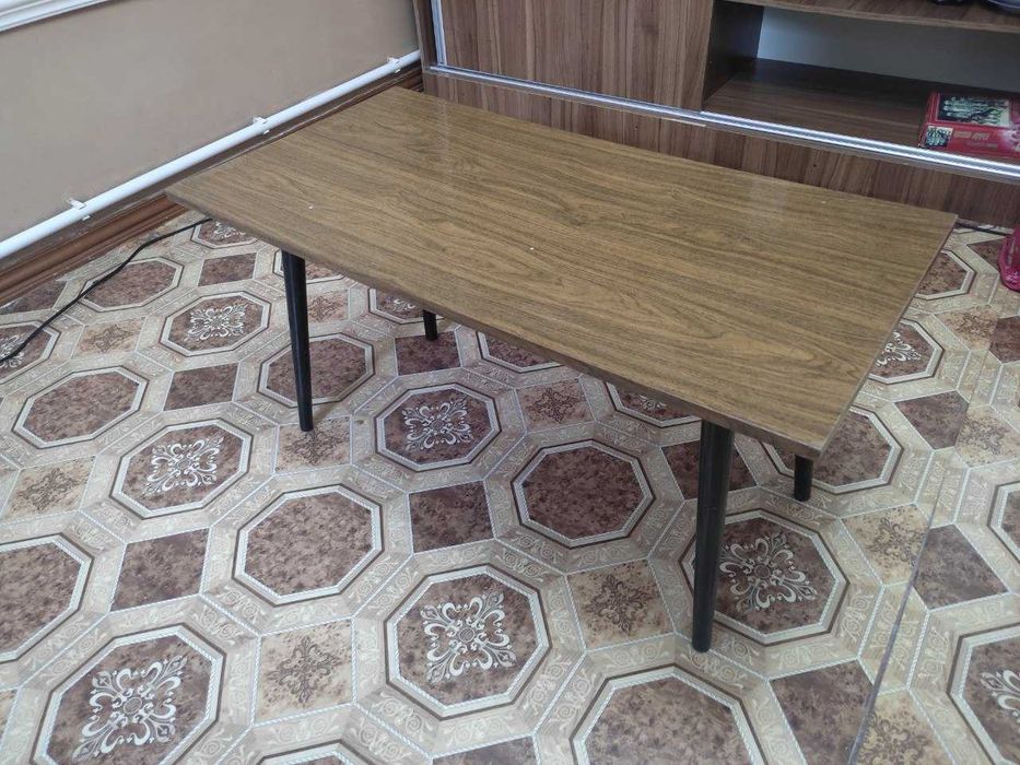 Stol v xoroshem sostoyanii