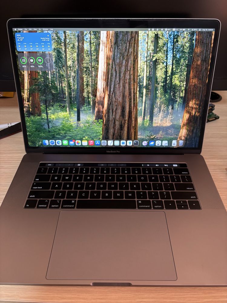 MacBook Pro 15” (2018) – i7, 16GB RAM, 500GB SSD, Radeon Pro 560X