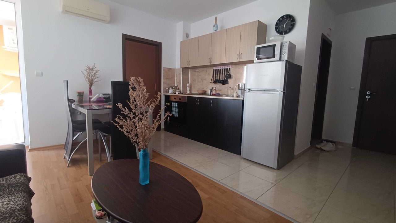 Продава се Двустаен апартамент в к.к. Слънчев бряг - 56 кв.м за 1215 €/кв.м - Снимка #2