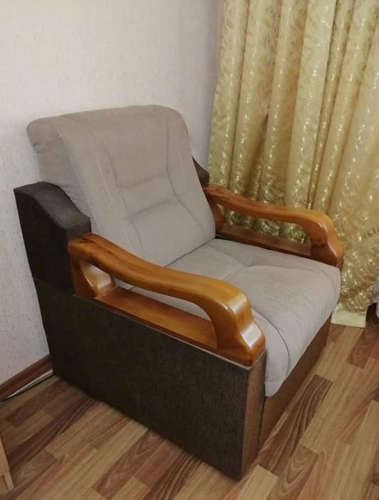 Срочно продаю диван и два кресла