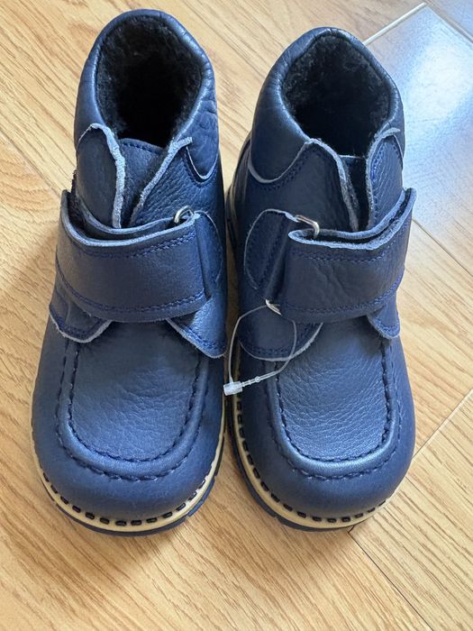 Продам детскую обувь 23рр