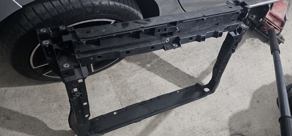 Продавам чисто нова маска за шкода октавия 4