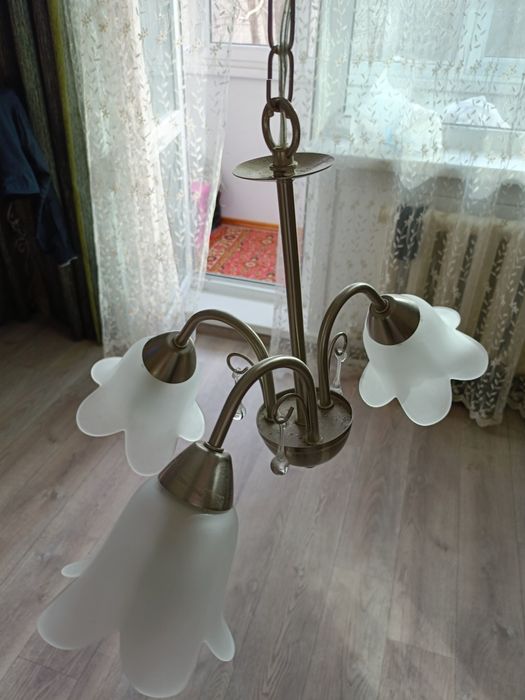 Продам трёх рожковую люстру в отличном состоянии.