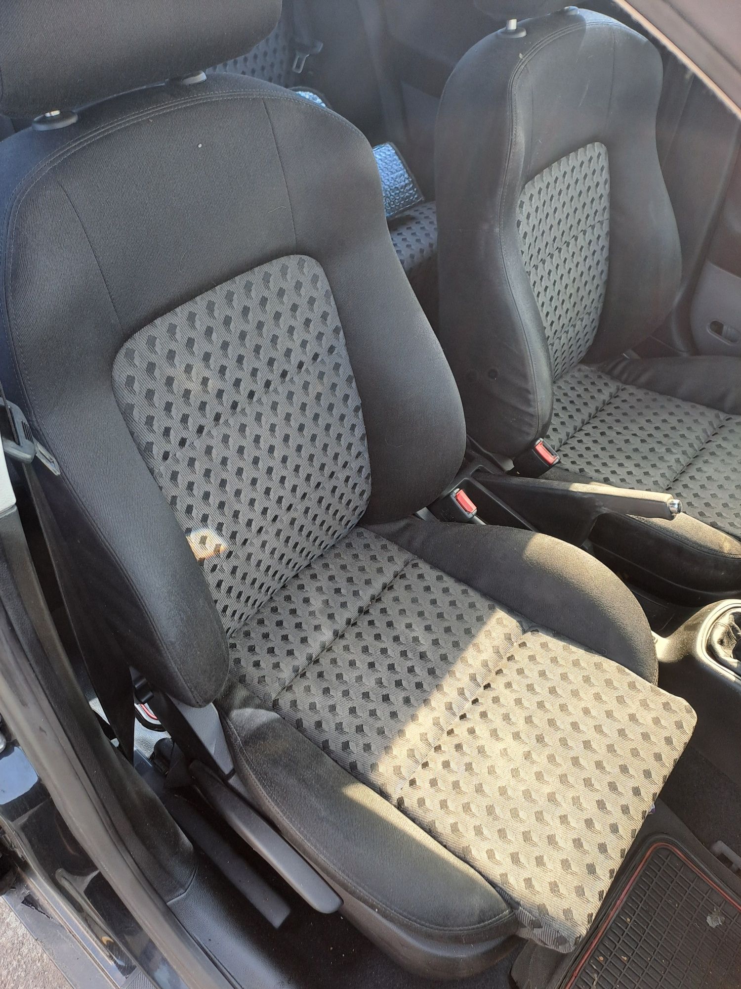 Dezmembrez seat Leon cod motor AUS cod culoare LC92