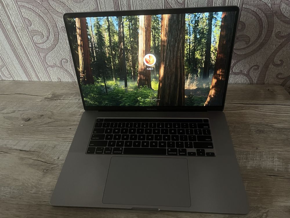 Macbook pro 16 ssd 1tb ram 16gb core i9
