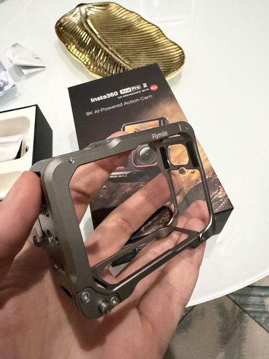 Camera actiune Insta360 Ace Pro 2 plus cage/case din aluminiu Flymile