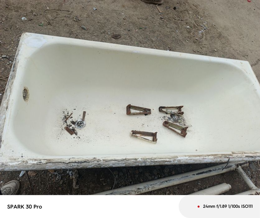 Ванна чугунная..