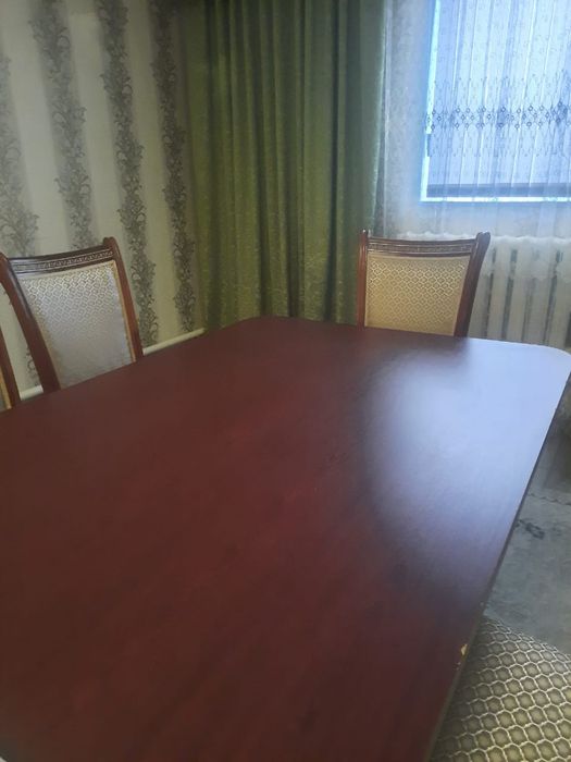Продается стол для гостиной