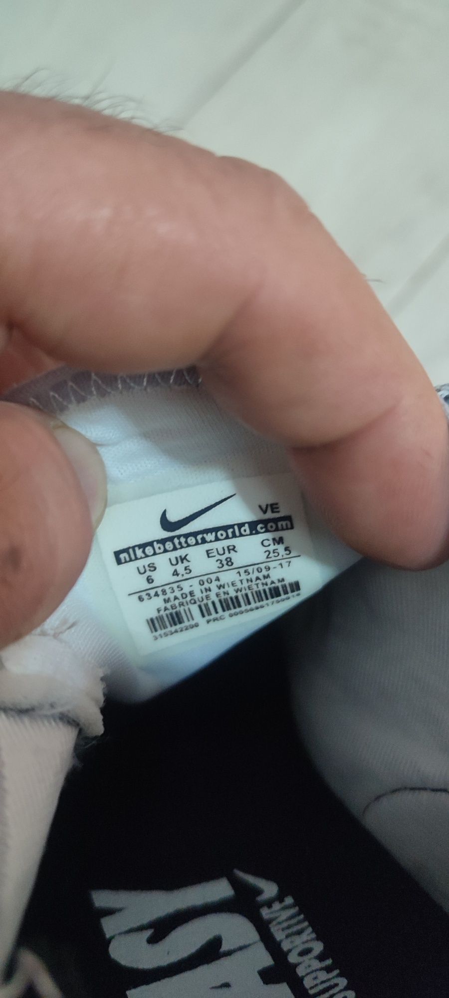 Adidași Nike noi numărul 38
