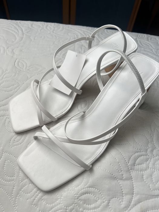 Обувки на висок ток