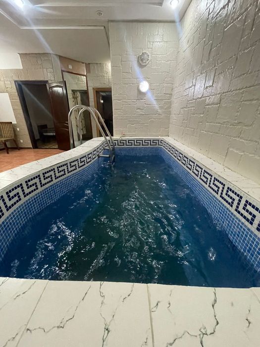 Сауна . Отдельные кабинки с бассейном и караоке