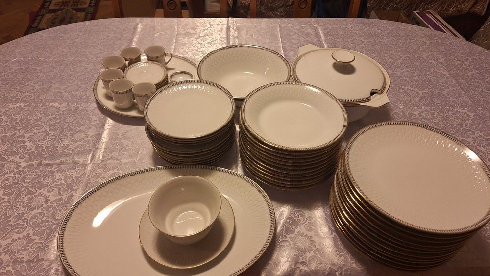 Set farfurii 12 persoane din portelan de Bavaria, 48 piese