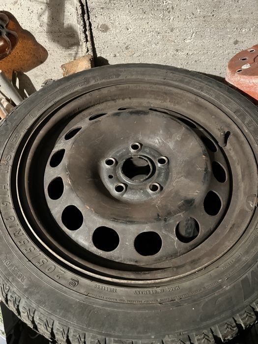 Vând set de 4 roți cu cauciucuri de iarnă - 205/55 R16