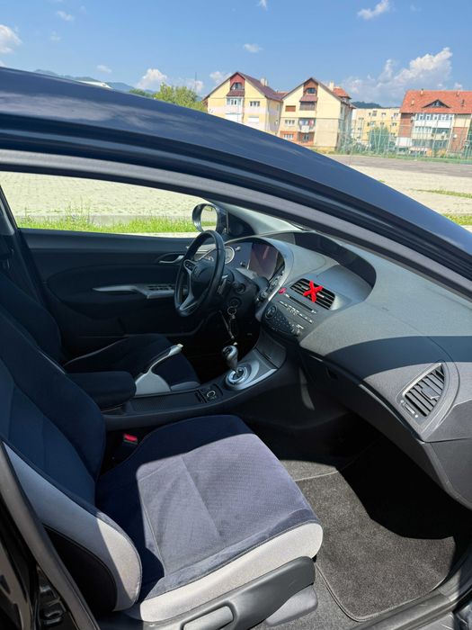 Honda Civic 8 Hatchback 1.8 i-VTEC 140 CP - Cutie automata