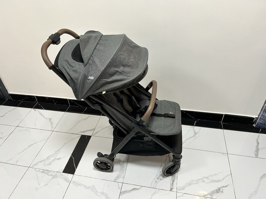 Продаётся прогулочная коляска Jole