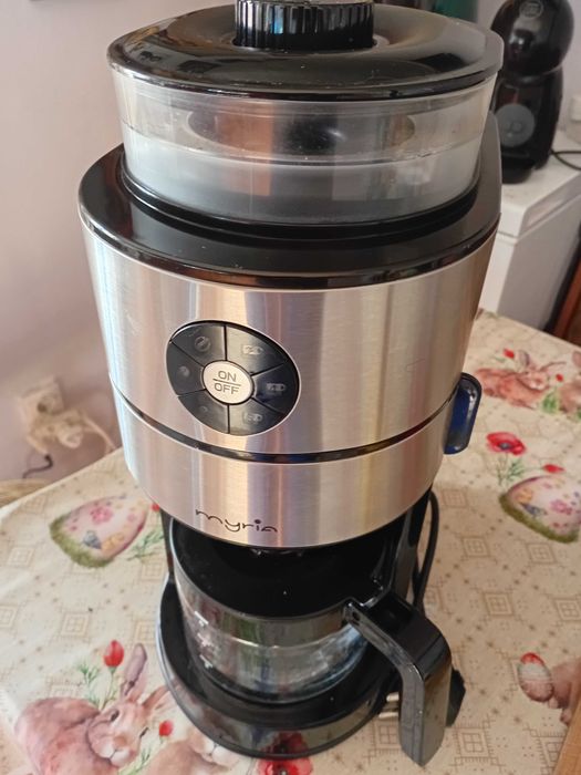 Cafetiera cu rasnita