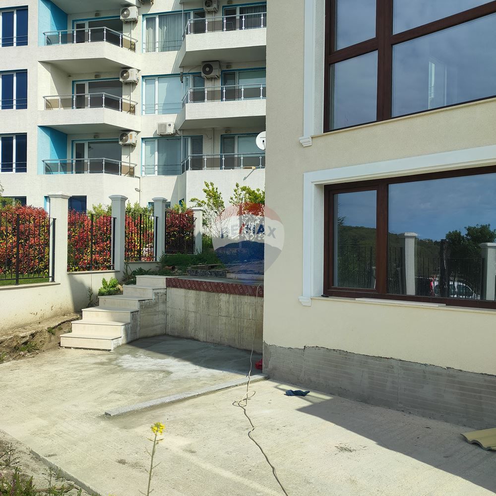 Продава се Къща в к.к. Слънчев ден - 300 кв.м за 1330 €/кв.м - Снимка #2