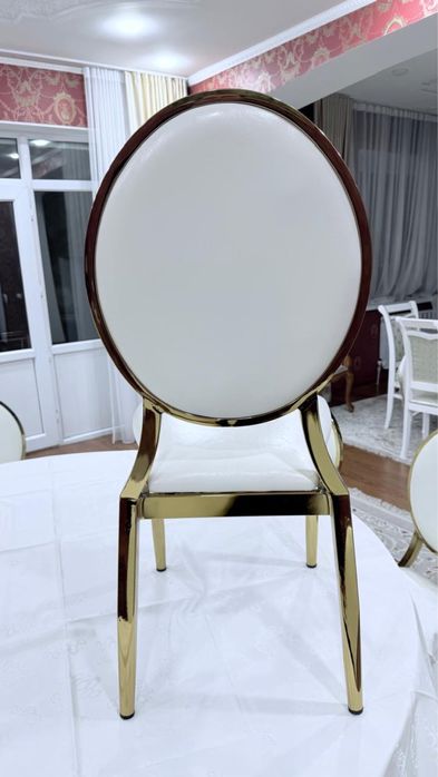 Продается стол со стульями