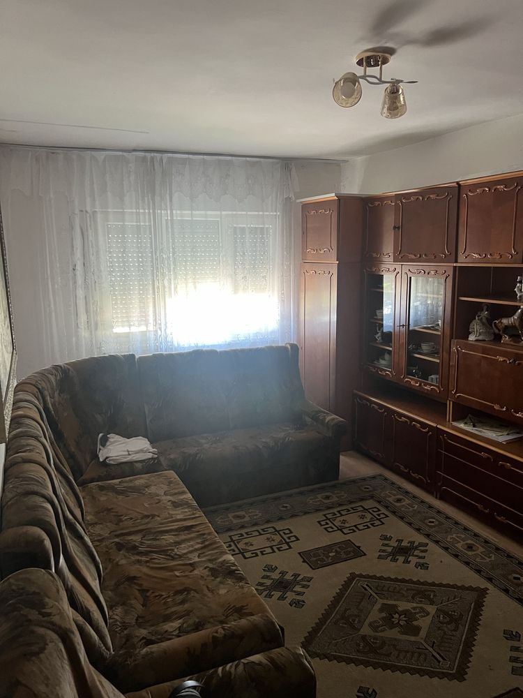 Vand apartament 3 camere+ garaj