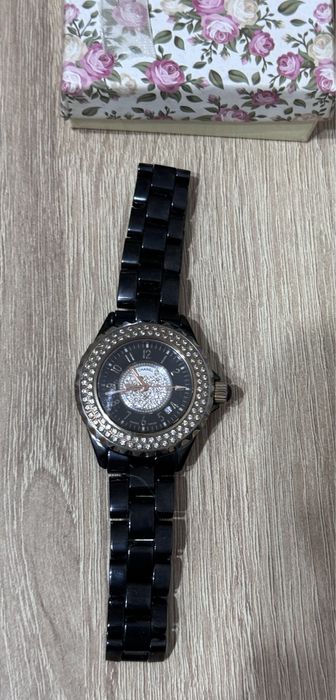 Часы Chanel с керамисеским ремешком