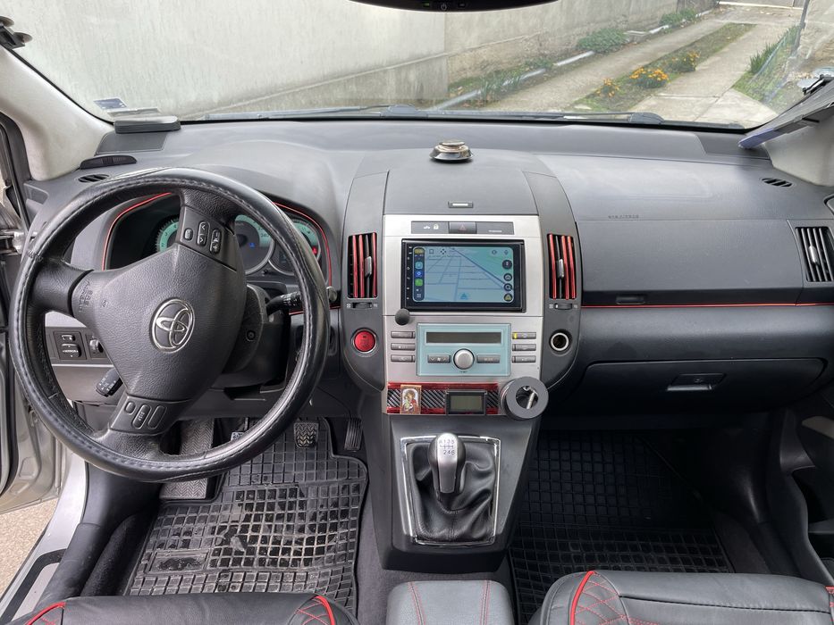 Toyota Corolla Verso 2.2d4d 136k.с.