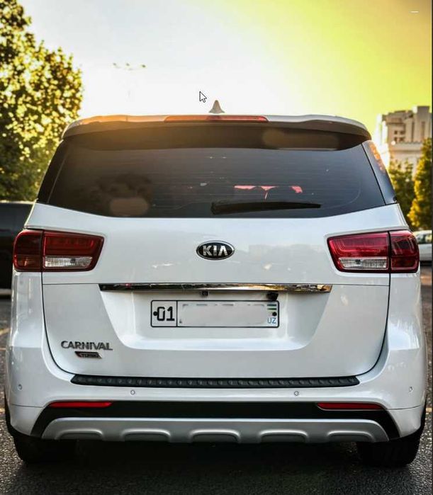 Продаю Kia Carnival 2019 года minivan 9 местный .