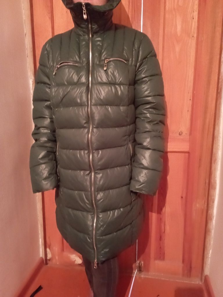 Продам женскую зимнию куртку
