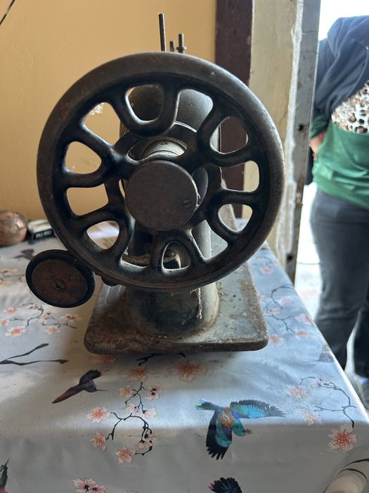 Masina de cusut autentica (pretul este negociabil )